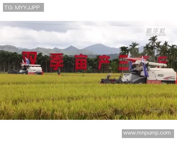 “湘超”赛场拉起袁隆平巨幅画像，球迷：我国饭碗端得更牢，咱们牵挂您